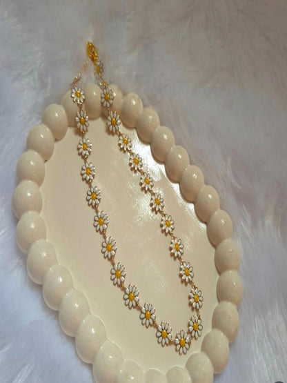 Daisy necklace