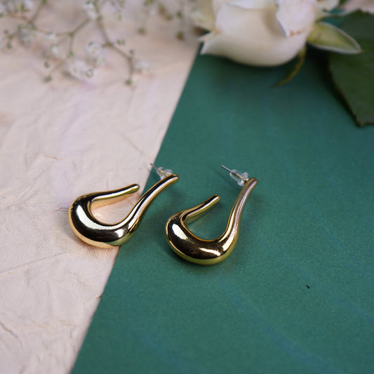 Teardropped Stud Earring
