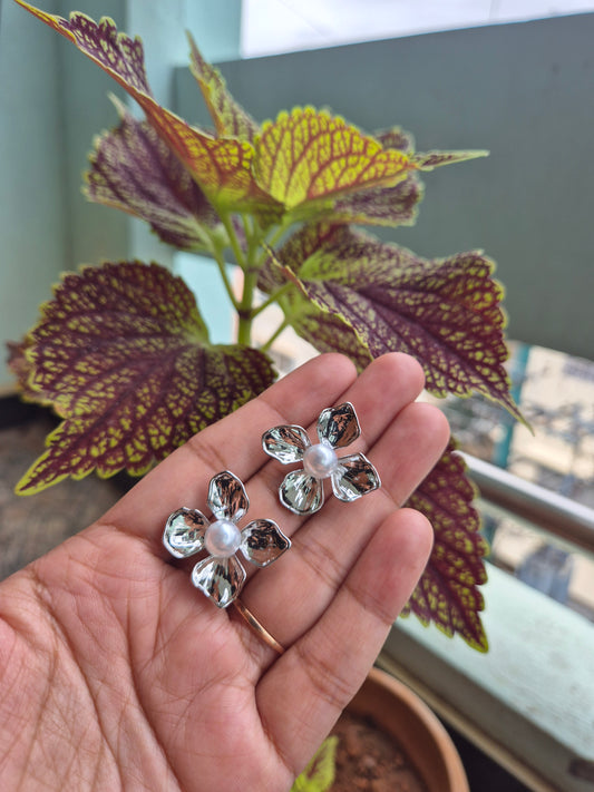 Flower Stud Pearl Earring