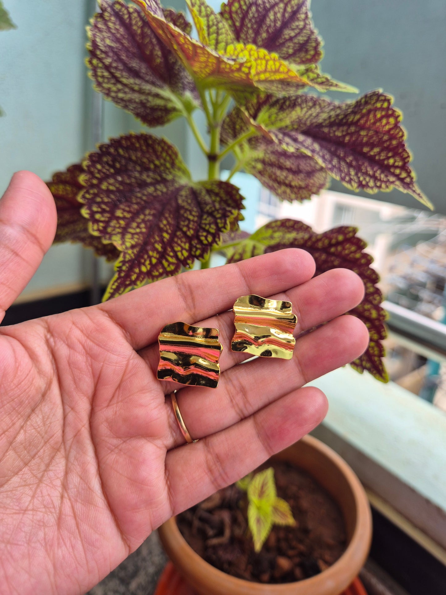 Abstract Textured Design Earring