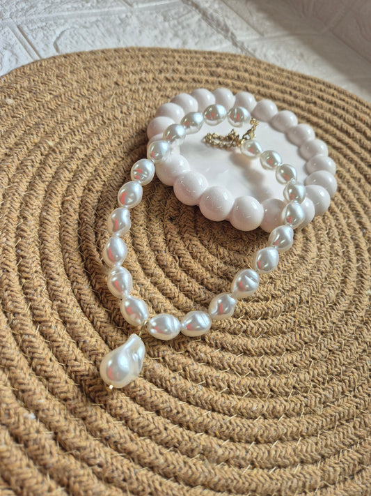 White and Gold Tone Pearl Choker